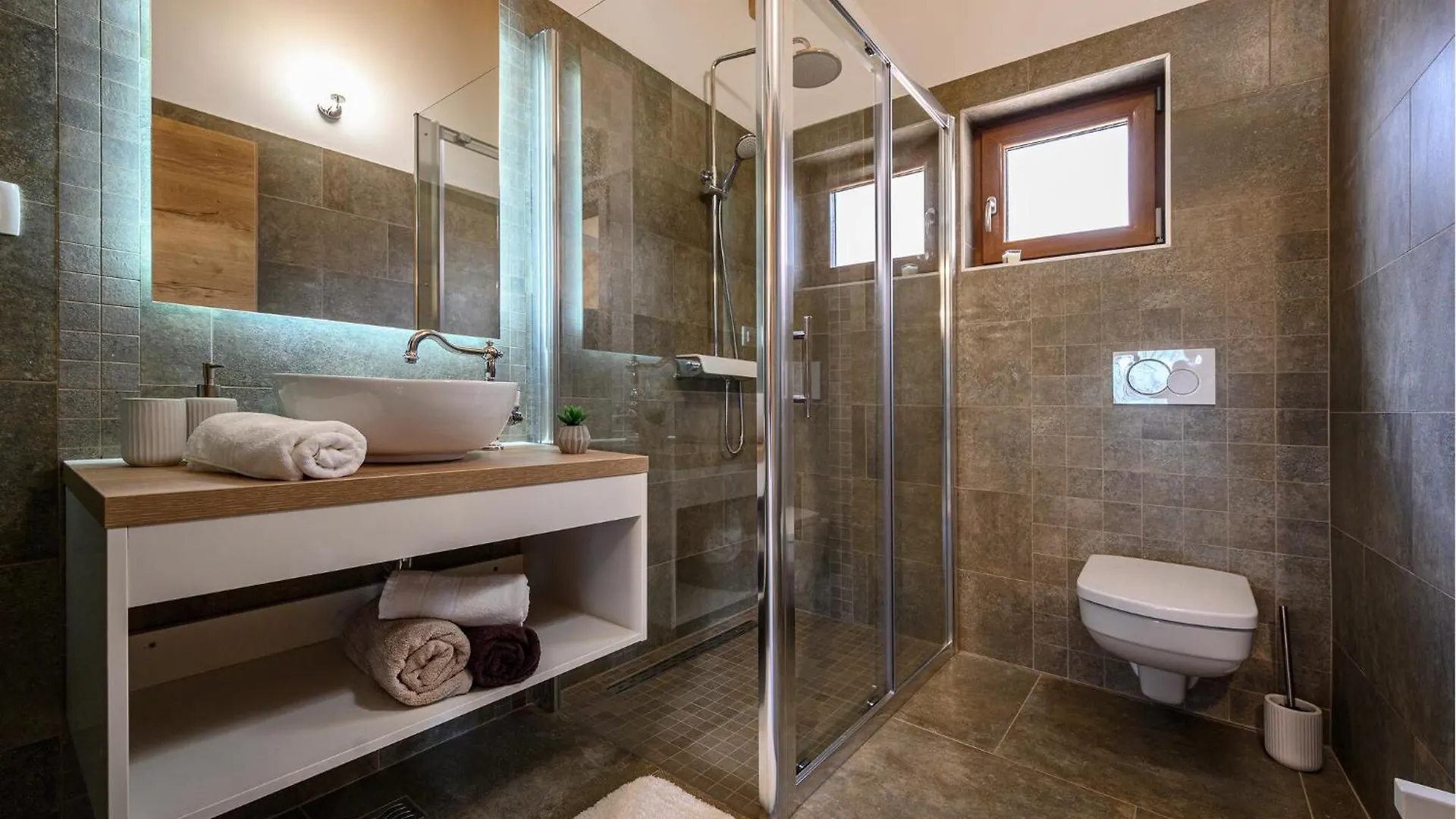 Villa Dajana Potpican 0*,  Croatia