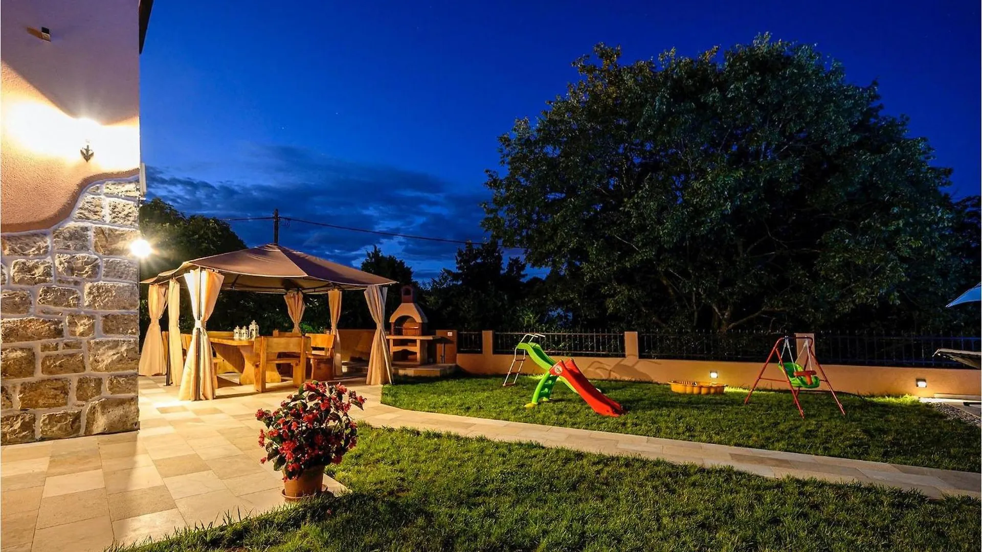 Villa Dajana Potpican Croatia